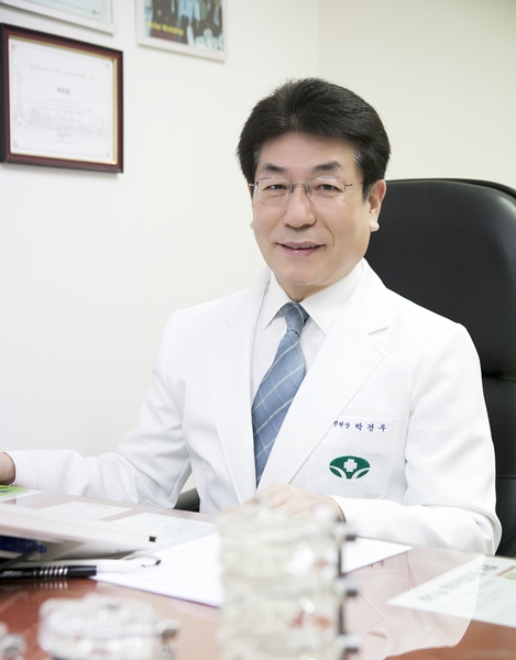 허리 다리통증 호소하는 노년층, 척추관협착증일 가능성 있어...