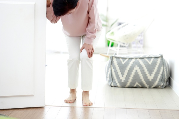 극심한 다리통증 보행 장애 원인, 척추관협착증 치료방법은?